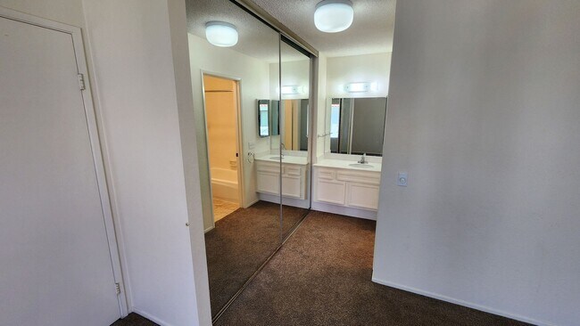 Building Photo - Mira Mesa Upstairs 1-Br + Covered Parking ...