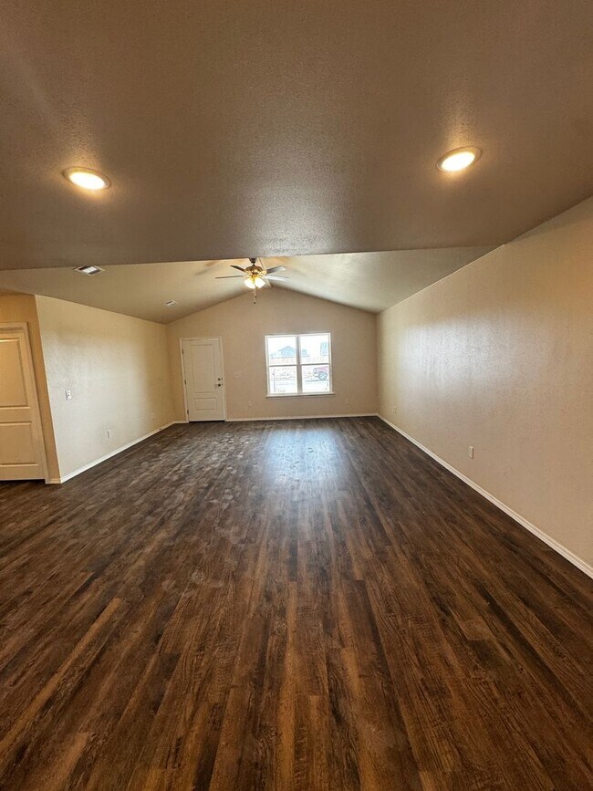 Building Photo - New construction!!! Beacon Pointe 3/2/2 AVAILABLE April 13th