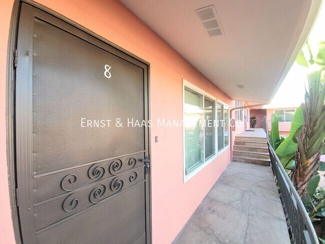 Foto del edificio - 1023 E 1st St