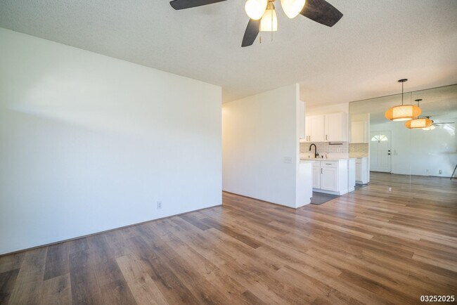 Foto del edificio - $2,900 / 2 BED / 1.5 BATH / 2 PARKING Condo in Ewa Gentry