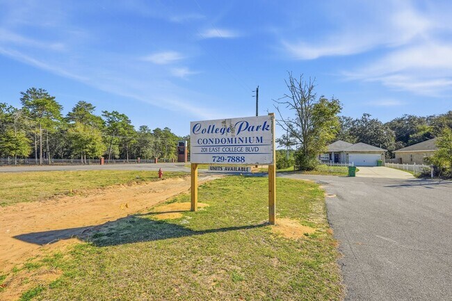 Foto del edificio - Charming 2 Bedroom Condo with Community Pool!