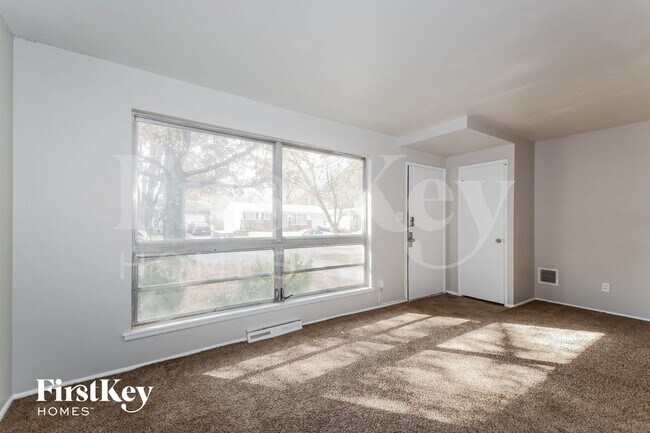 Building Photo - 623 Holiday Ave