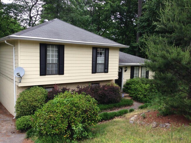 Foto del edificio - 212 Glenvalley Ln NW
