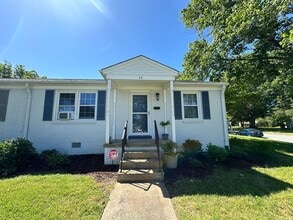 Building Photo - 1300 Warwick Dr