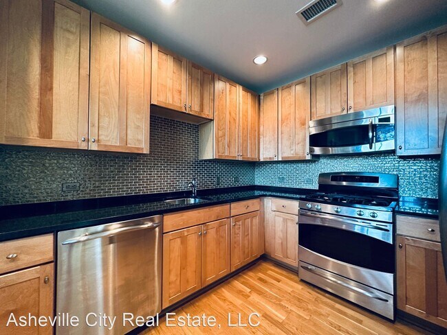 Foto del edificio - 1 br, 1.5 bath House - 60 N. Market Street...