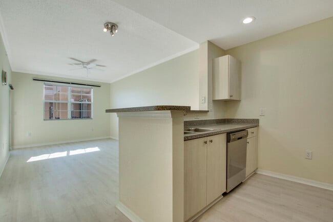 Building Photo - 1801 N Flagler Dr