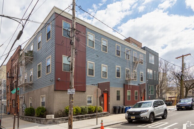 Building Photo - 102 Colgate St