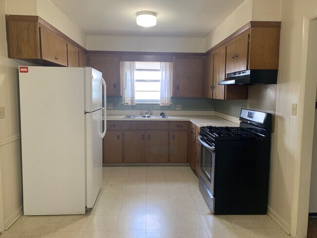 Building Photo - Mid-Century 3BR in Fayetteville!