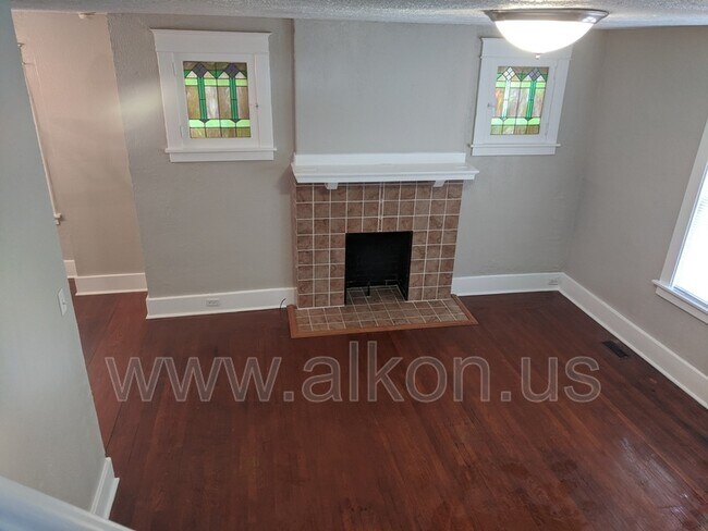 Foto del edificio - 2714 Pioneer Ave