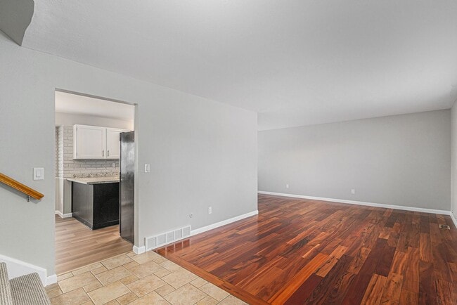 Foto del edificio - 3 bedroom 2.5 bathroom in Heather Ridge!