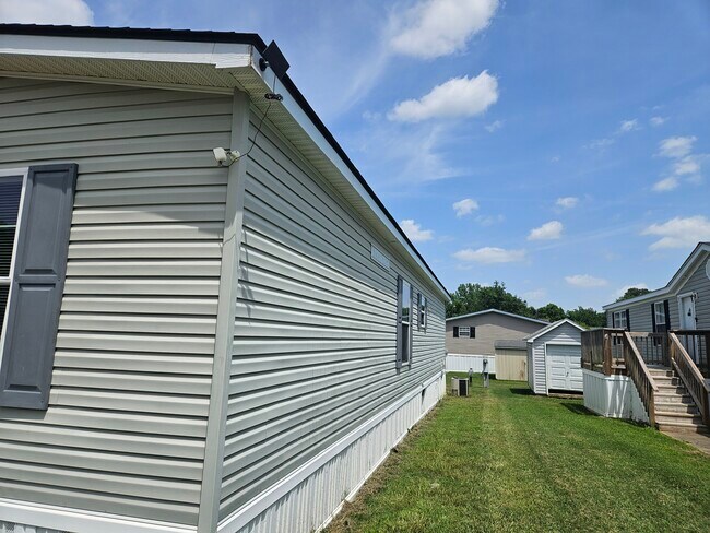 Building Photo - 39 Lynnwood Cir