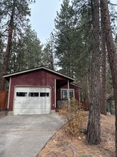 Building Photo - 1924 SW Forest Ridge Ave