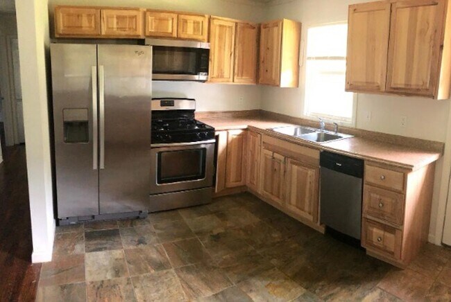 Building Photo - 1246 S Ellis Avenue Fayetteville - Cozy 2-...