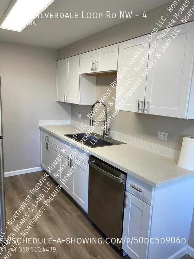 Foto del edificio - 9546 Silverdale Loop Rd NW