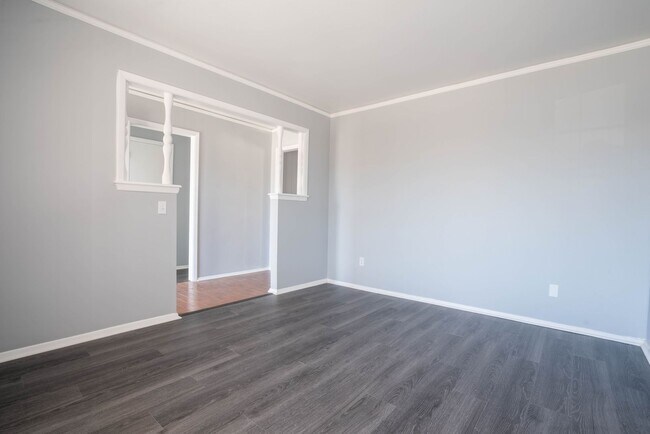 Building Photo - 4 Bedroom Home Available For Immediate Mov...