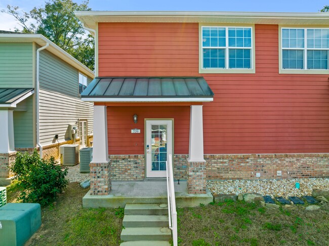 Foto del edificio - 833 Arbor Lake Dr