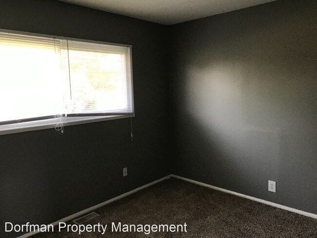 Building Photo - 4 br, 1.5 bath House - 4007 Thrush Drive