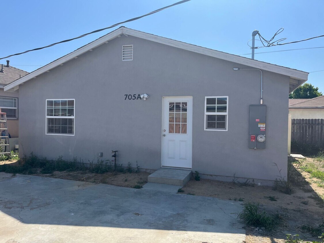 Primary Photo - 705 E Boone St