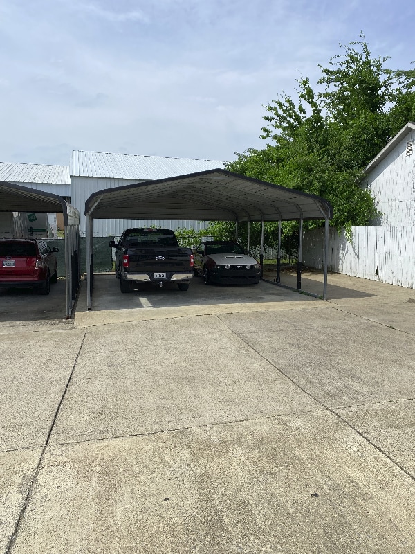 Building Photo - 110 Maple St