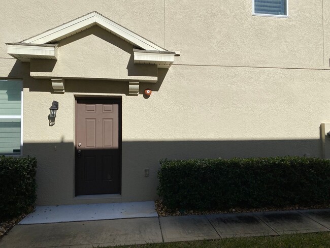 Building Photo - 3 BEDROOM. 2.5 BATHROOM TOWNHOME IN OVIEDO