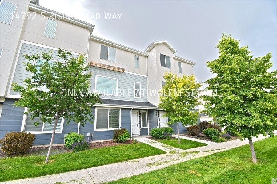 Foto principal - Gorgeous 3 Bedroom Bluffdale Townhome! No ...