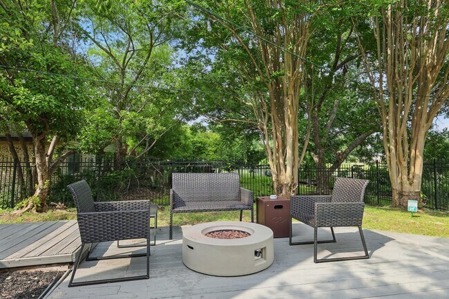 Building Photo - 5830 Jester Dr