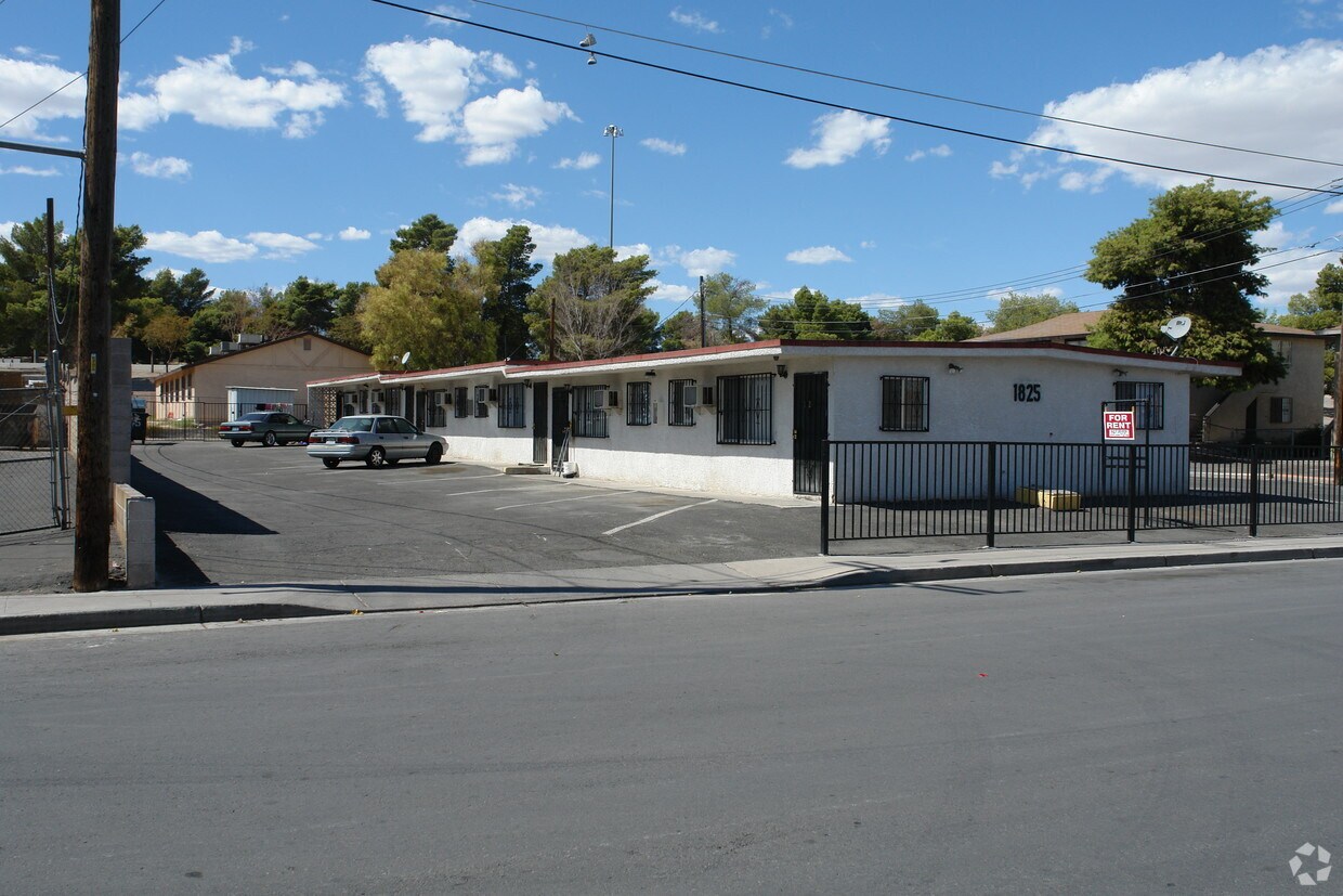 Primary Photo - 1825 Goldfield St