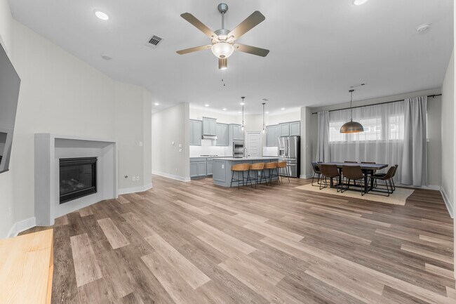 Foto del edificio - 218 Thistle Dr