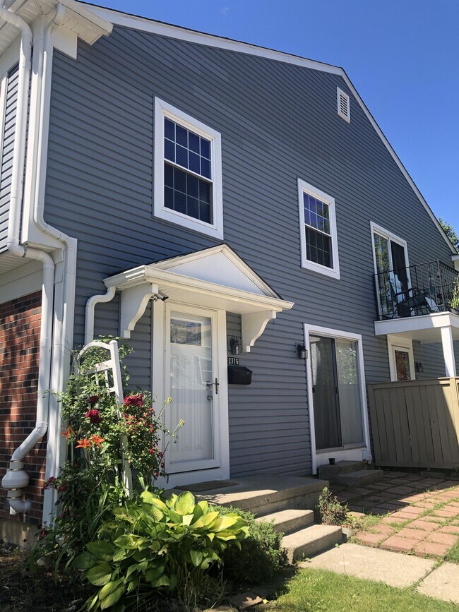 Building Photo - 2776 Glenbridge Ct