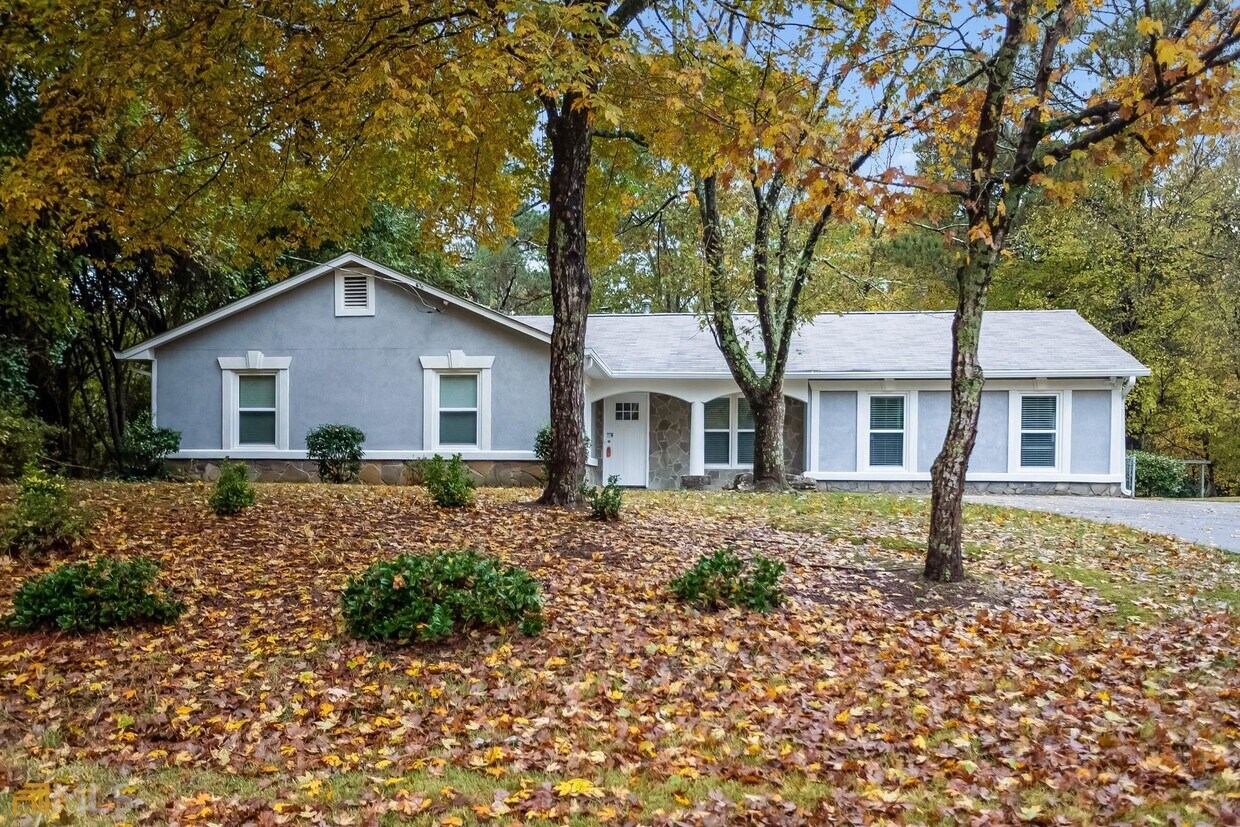 Primary Photo - 2441 Red Fox Run NW