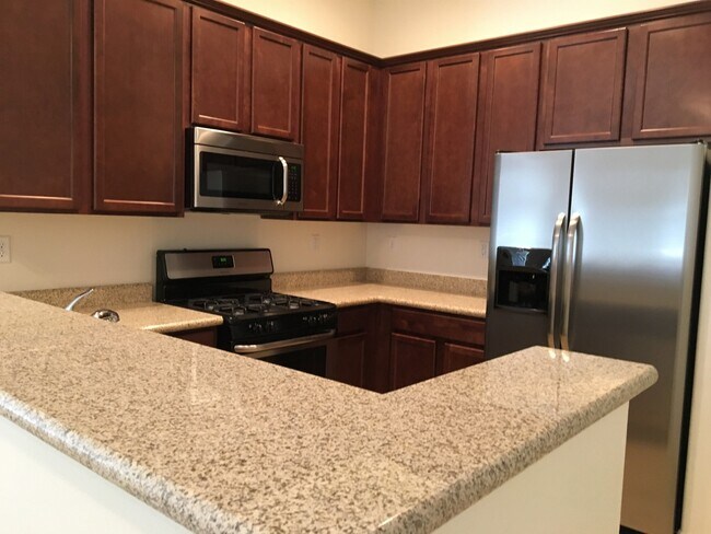 Building Photo - 2 Bedroom Townhome in The Brownstones!