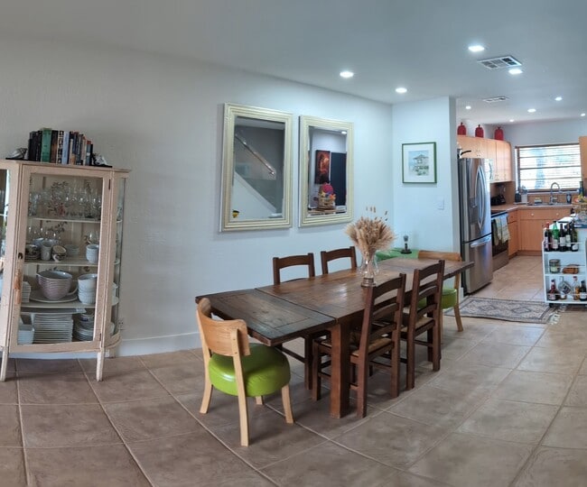 Building Photo - 9150 Taft St