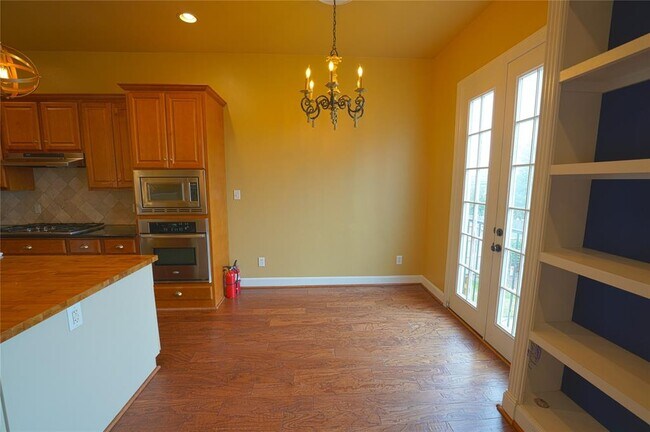 Building Photo - 10819 Almeda Park Dr