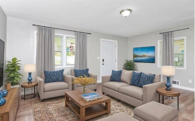 Foto del edificio - 3711 Daisy Dr