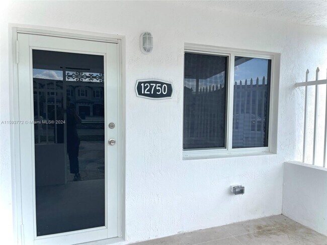 Foto del edificio - 12750 W Golf Dr