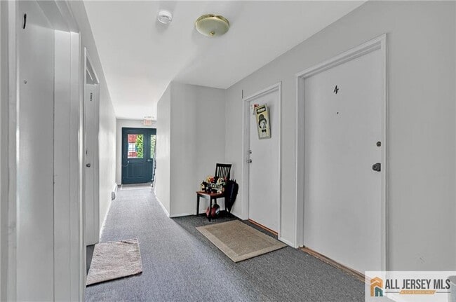 Building Photo - 32 Woodedge Ave