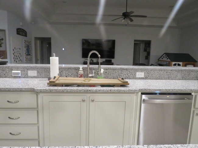 Building Photo - 9167 Tara Cir