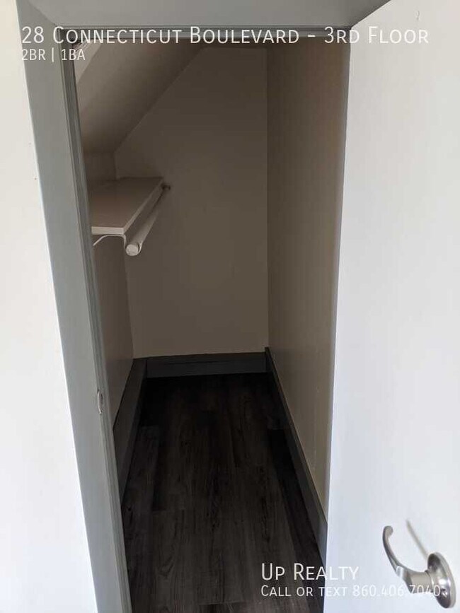 28 Connecticut Blvd Unit 3rd Floor, East Hartford, CT 06108 Room for Rent in East Hartford, CT