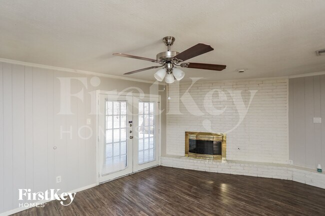 Foto del edificio - 417 Lakeside Dr