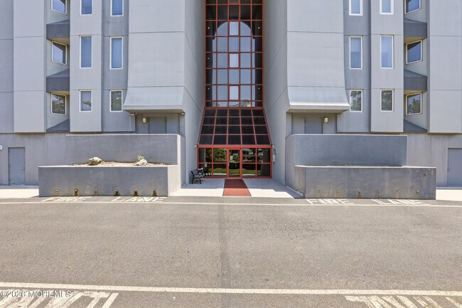 Building Photo - 300 Ocean Ave N
