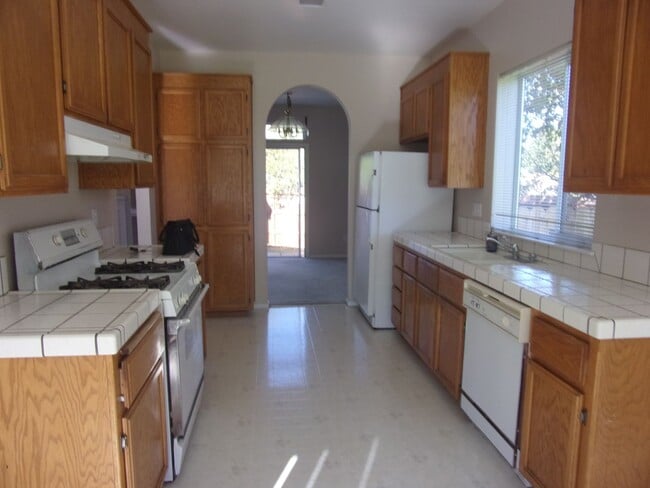 Building Photo - 1609 Paseo Flores Dr