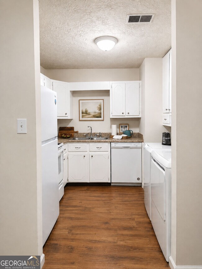 Foto del edificio - 232 Rustwood Dr