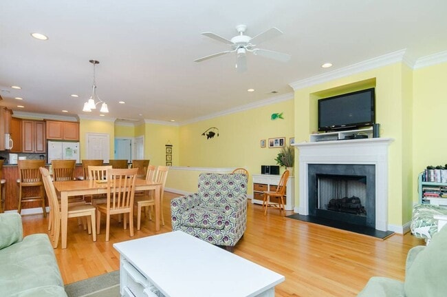 Building Photo - (K189) 226 Third Avenue N, Unit B, Kure Beach, NC 28449