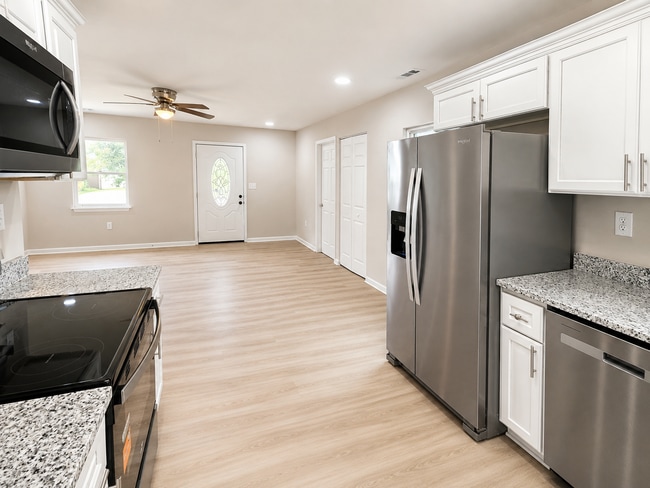 Building Photo - Newly Renovated 3 Bedroom Ranch Home
