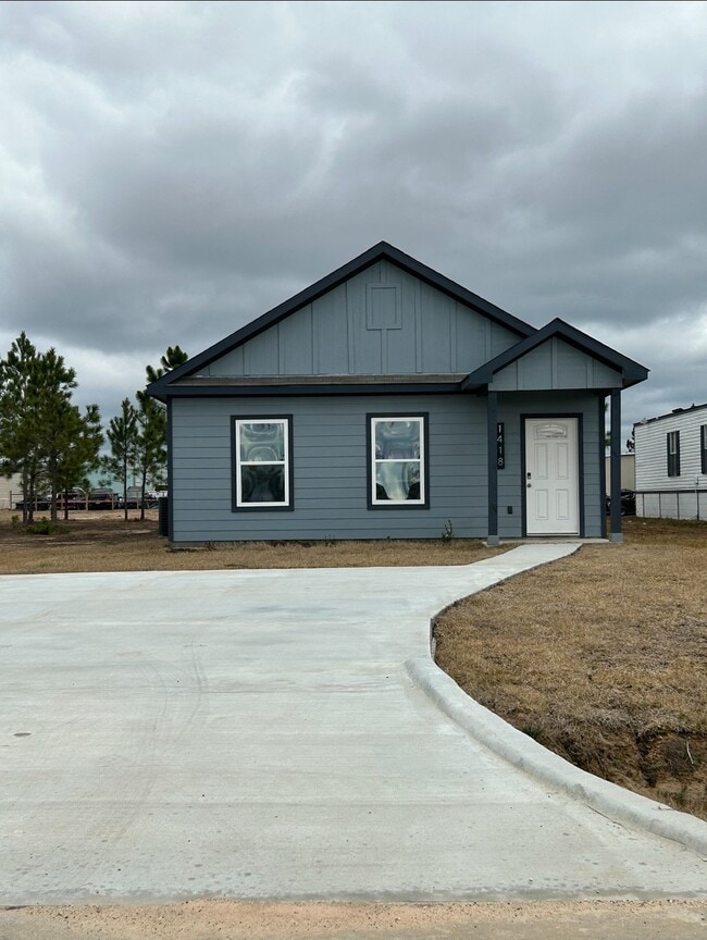 Building Photo - 1418 Rd 5607