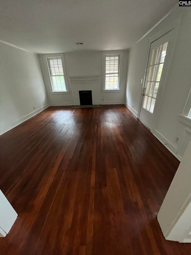Building Photo - 1700 Maplewood Dr