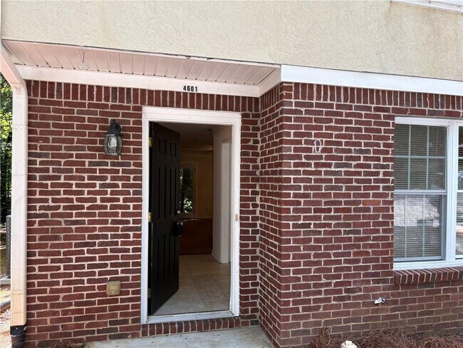 Foto del edificio - 4601 Logan Way