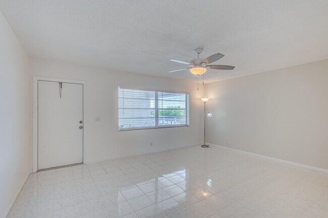 Building Photo - 37 Yacht Club Dr