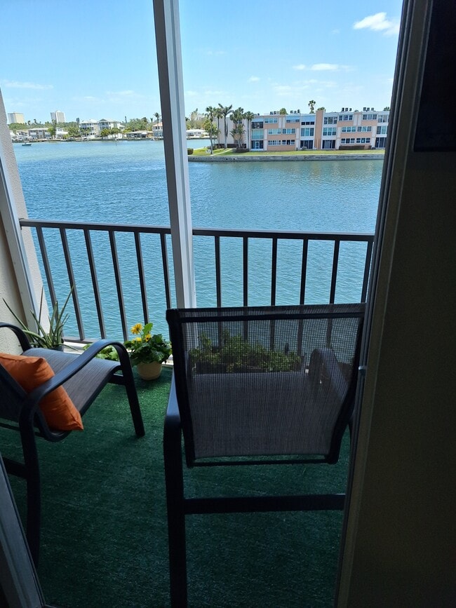 Building Photo - 7645 Sun Island Dr S