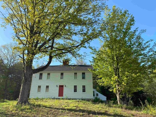 Building Photo - 867 Quaker St